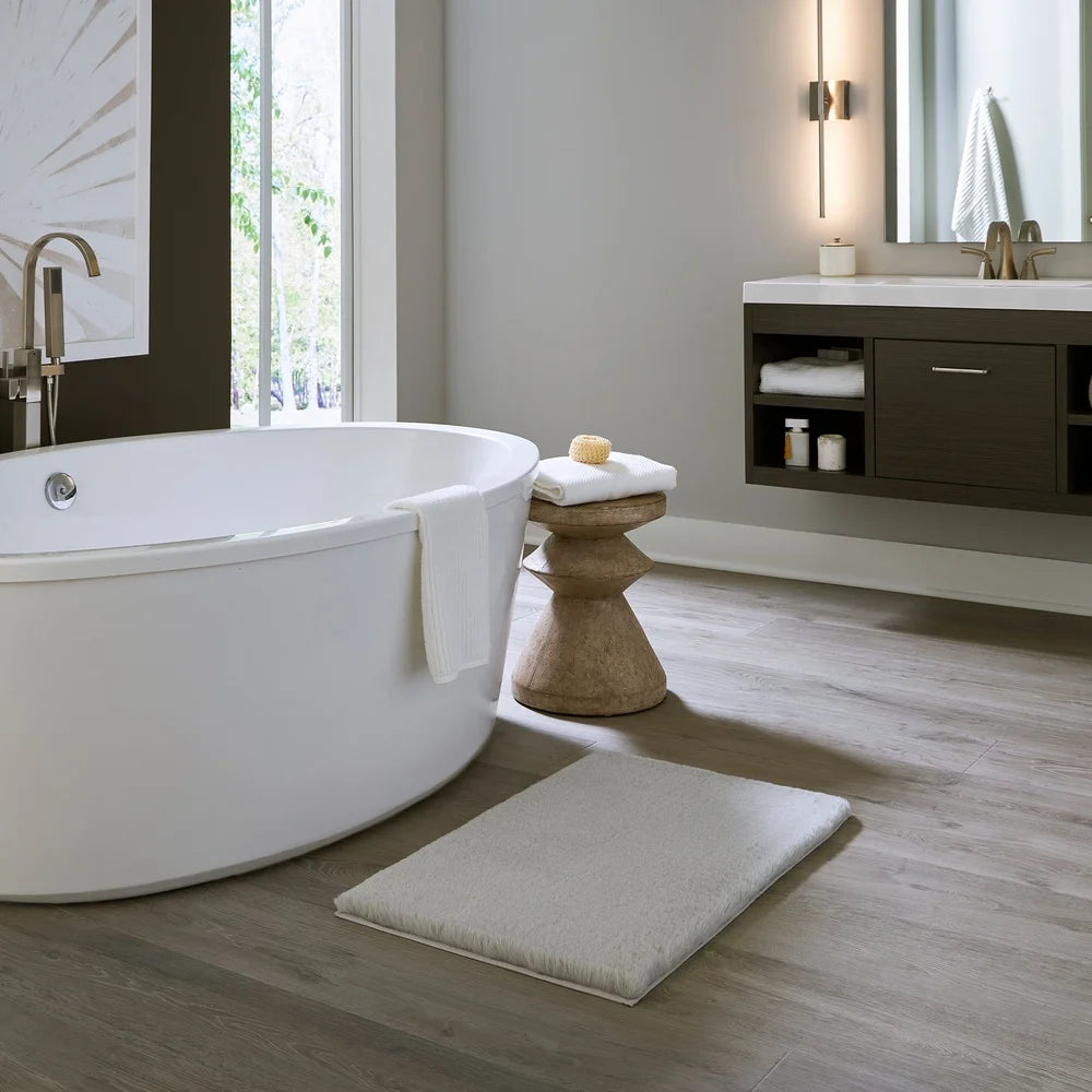 Soft Non-Slip Faux Fur Bath Mat for Ultimate Comfort