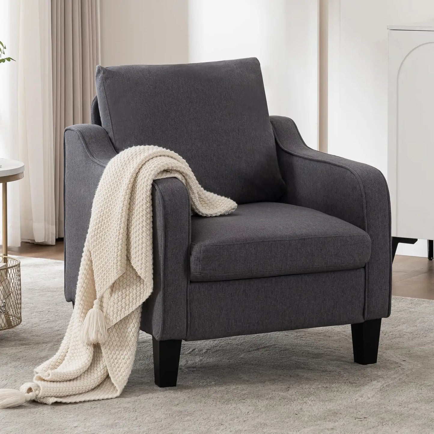 Plush Accent Chair for Ultimate Comfort and Relaxation