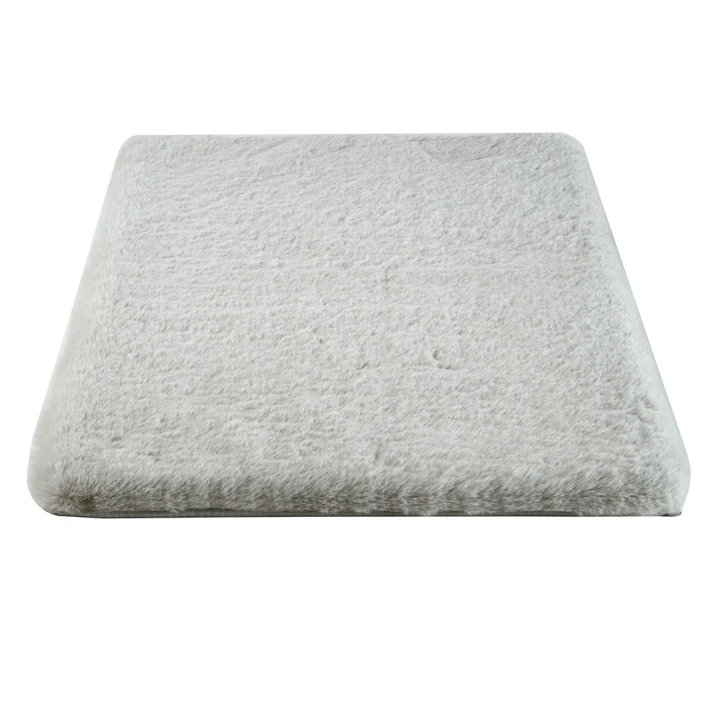 Soft Non-Slip Faux Fur Bath Mat for Ultimate Comfort
