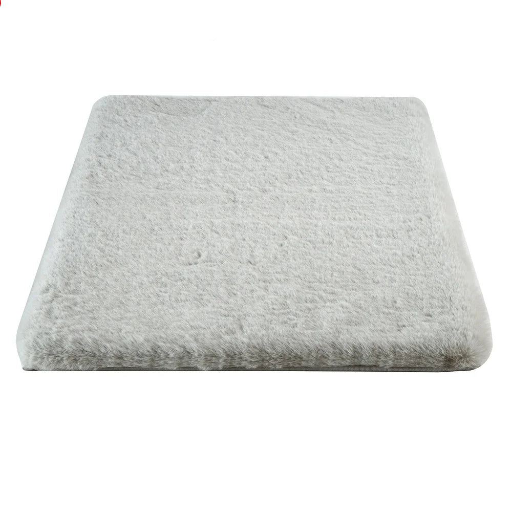 Soft Non-Slip Faux Fur Bath Mat for Ultimate Comfort